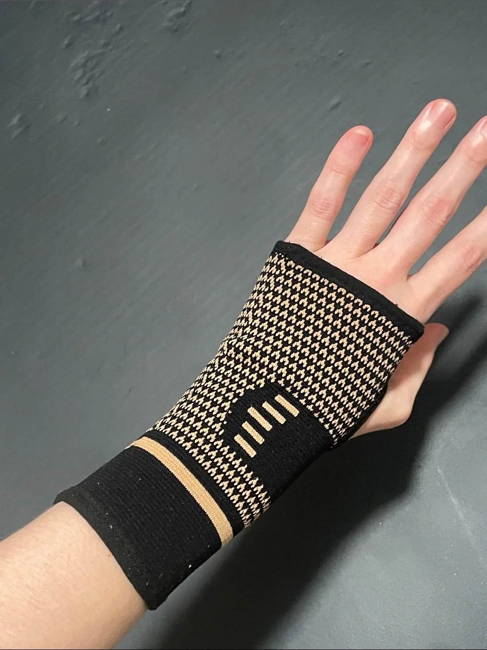 🖤5/$25 wrist compression sleeve